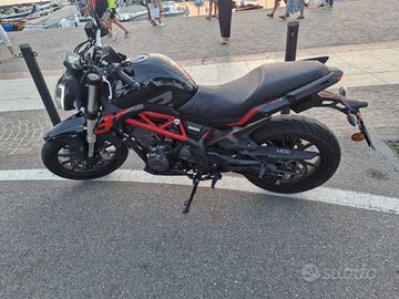 Benelli 302s moto