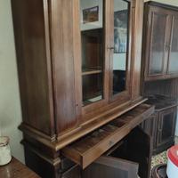 Credenza con porte di vetro