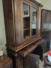 Credenza con porte di vetro