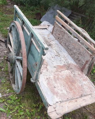 Carro antico in legno