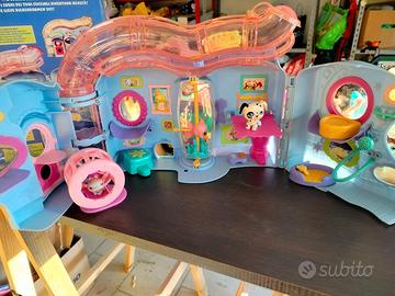 Little Lovin' Pet Playhouse  Littlest Pet Shop