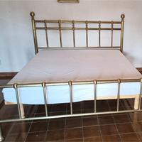 Letto matrimoniale in ottone dorato