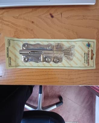 Chiavistello per chiusura porte 
