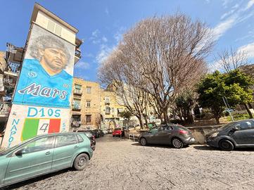 NEGOZIO A NAPOLI