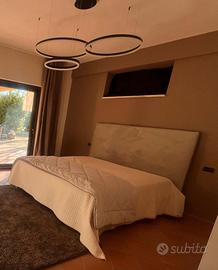 Letto contenitore beige a 2 piazze con materasso