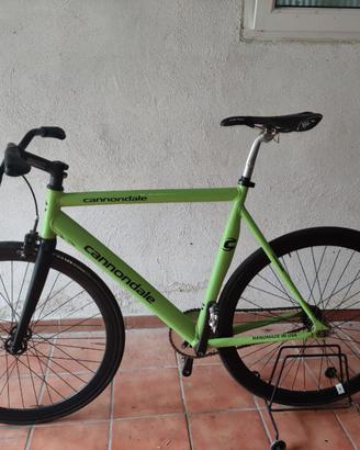 Bici scatto fisso, alluminio + forcella carbonio