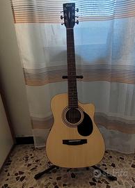 Chitarra acustica cutaway elettrificata