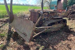 Trattore Cingolato  storico con lama apripista