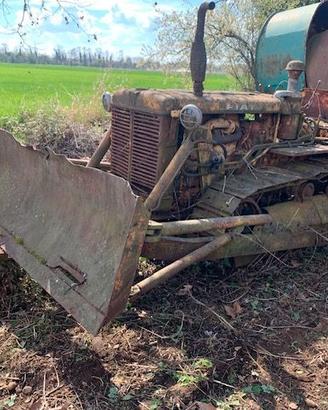 Trattore Cingolato  storico con lama apripista