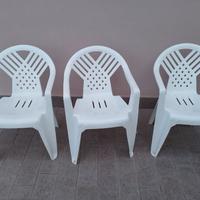 sedia da giardino in plastica bianca 