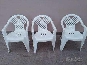 sedia da giardino in plastica bianca 