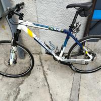 Bicicletta Mountain Bike
