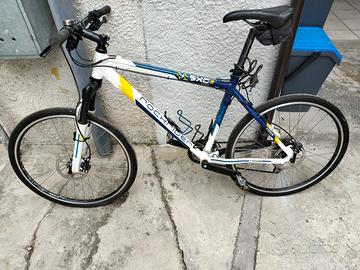 Bicicletta Mountain Bike