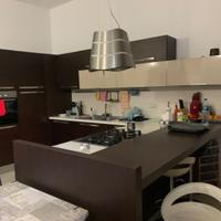 Cucina con banco snack