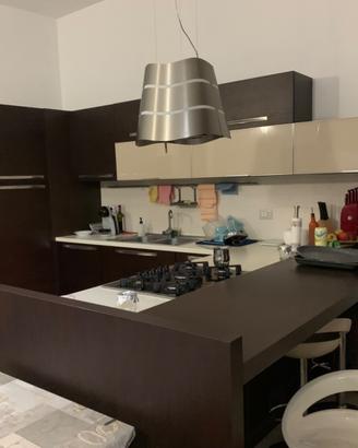 Cucina con banco snack