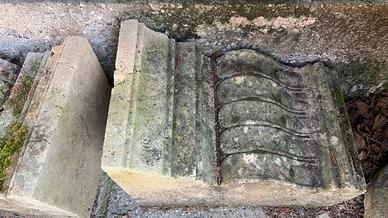 Due mensole in pietra gialla anni '50