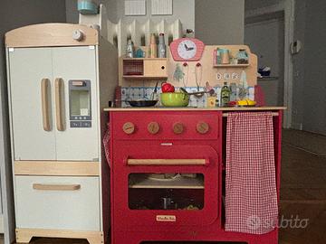 Cucina in legno Moulin Roty + frigorifero Verbaude