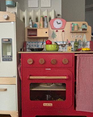 Cucina in legno Moulin Roty + frigorifero Verbaude