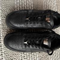 TITOLO
Sneakers nere WINDSOR SMITH originali  n.38