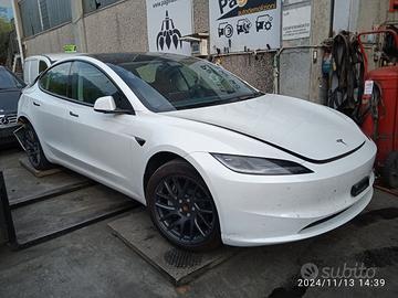 TESLA MODEL 3   2023 3D7 PER RICAMBI