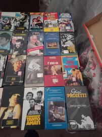 Cassette VHS di film con tanti attori