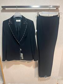 Tailleur donna con pantaloni elegante