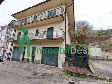 Appartamento di 146 m² con più di 5 locali e box a