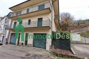 Appartamento di 146 m² con più di 5 locali e box a