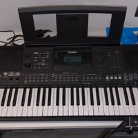 Pianoforte elettronico Yamaha psr E463
