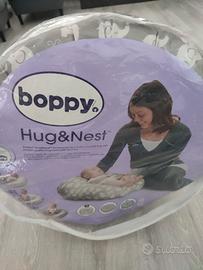 Cuscino Boppy Hug&Nest