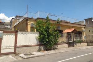 Ampia soluzione indipendente con spazi laterali