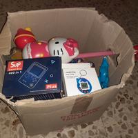 Scatola Piena di Giocattoli per Bambini