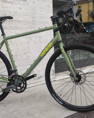 Bicicletta gravel Genesis