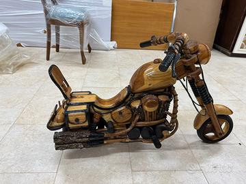 Moto in legno thailandese