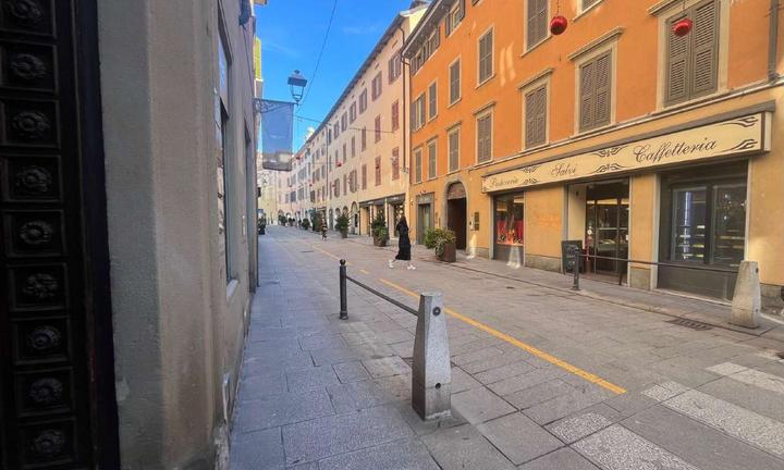 BERGAMO,NEGOZIO IN CENTRO