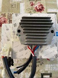 Regolatore di tensione ape 703