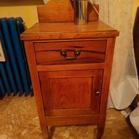 Coppia di comodini antichi....