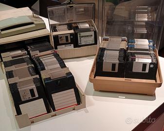 Set Floppy Disk vintage e contenitori