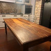 Tavolo in legno massello