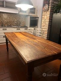 Tavolo in legno massello