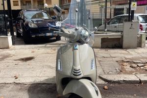 Piaggio Vespa 300 GTS