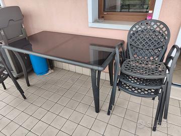 Tavolo e sedie da esterno