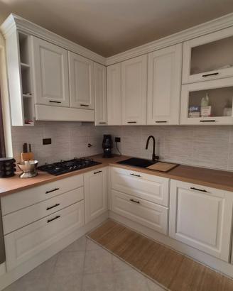Cucina in legno + frigo