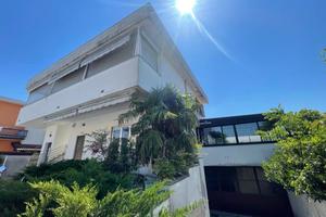 Villa di 159 m² con 4 locali e box auto doppio a V