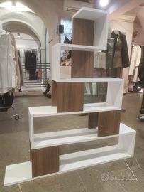 Libreria piramide triangolo