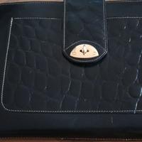 borsa in pelle nera a mano 