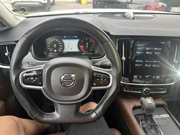 Volvo v90,