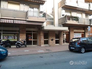 Locale commerciale zona Piazza d'Armi