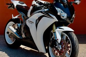 Honda CBR 1000 RR 2011 solo 4474 km