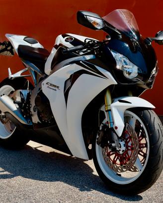 Honda CBR 1000 RR 2011 solo 4474 km